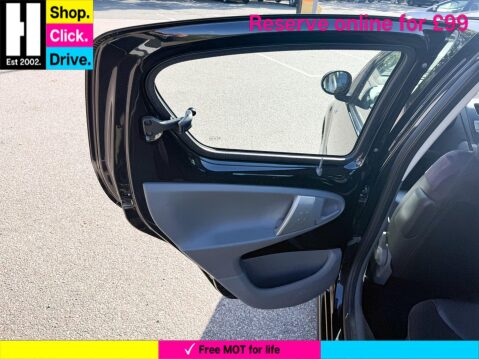 Toyota Aygo 1.0 VVT-i Black Hatchback 5dr Petrol Manual Euro 4 (AC) (67 bhp) 41
