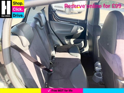 Toyota Aygo 1.0 VVT-i Black Hatchback 5dr Petrol Manual Euro 4 (AC) (67 bhp) 39