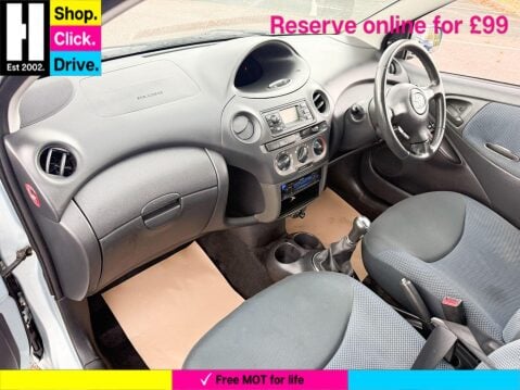Toyota Yaris 1.3 VVT-i Blue Hatchback 5dr Petrol Manual (133 g/km, 85 bhp) 32