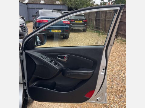 Hyundai ix35 2.0 ix35 SE Nav 4WD CRDi Auto 4WD 5dr 42