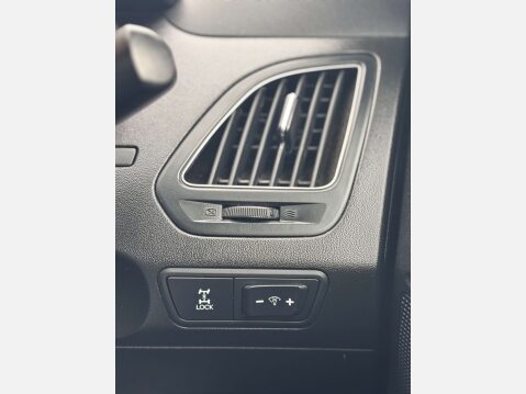 Hyundai ix35 2.0 ix35 SE Nav 4WD CRDi Auto 4WD 5dr 58