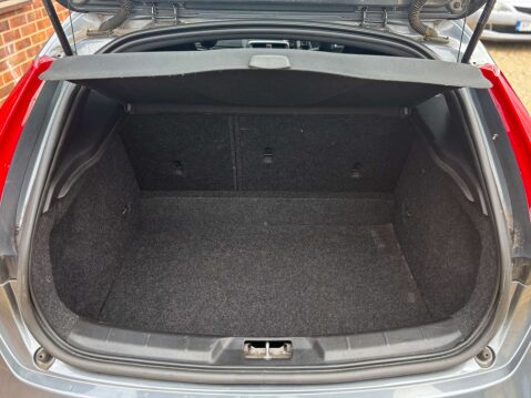 Volvo V40 2.0 V40 R-Design Luxury Nav D4 Auto 5dr 23