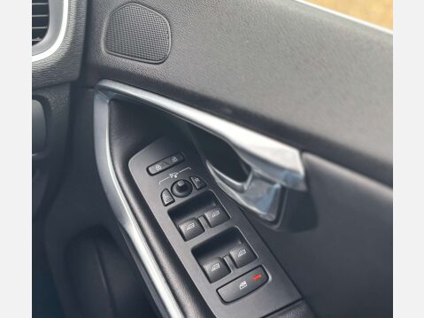 Volvo V40 2.0 V40 R-Design Luxury Nav D4 Auto 5dr 56