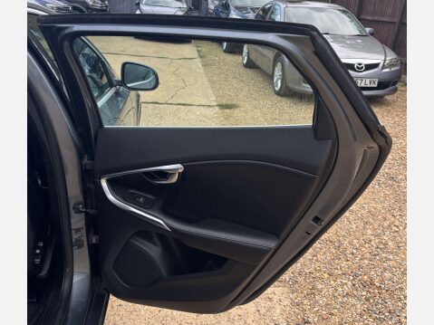 Volvo V40 2.0 V40 R-Design Luxury Nav D4 Auto 5dr 27