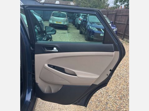 Hyundai TUCSON 2.0 Tucson Premium CRDi Auto 4WD 5dr 28