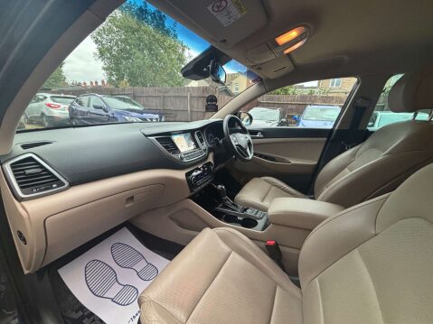 Hyundai TUCSON 2.0 Tucson Premium CRDi Auto 4WD 5dr 35