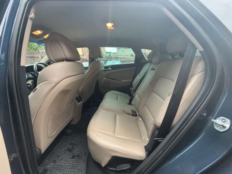 Hyundai TUCSON 2.0 Tucson Premium CRDi Auto 4WD 5dr 31