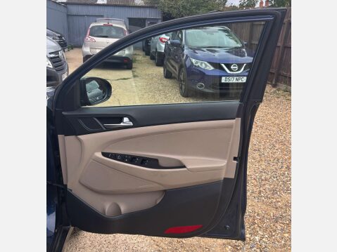 Hyundai TUCSON 2.0 Tucson Premium CRDi Auto 4WD 5dr 41