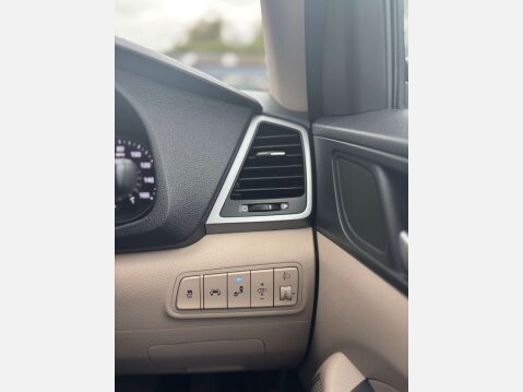 Hyundai TUCSON 2.0 Tucson Premium CRDi Auto 4WD 5dr 58