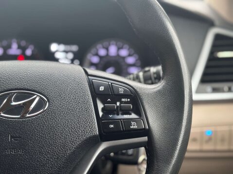 Hyundai TUCSON 2.0 Tucson Premium CRDi Auto 4WD 5dr 56