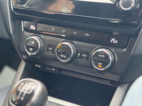 Skoda Octavia 1.6 Octavia SE Sport TDI 5dr 44