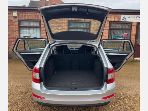 Skoda Octavia 1.6 Octavia SE Sport TDI 5dr 11