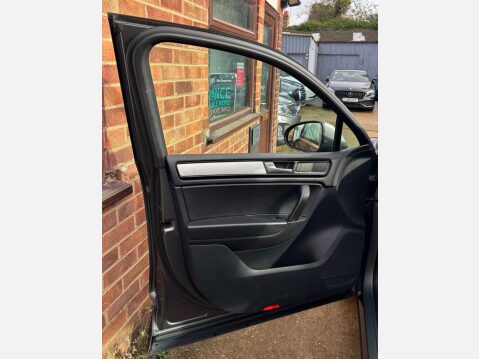 Volkswagen Touareg 3.0 Touareg V6 R-Line TDI BlueMotion Technology Auto 4WD 5dr 36