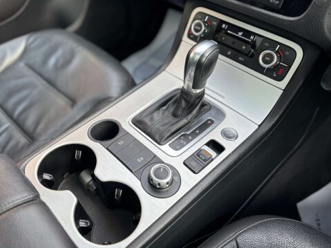 Volkswagen Touareg 3.0 Touareg V6 R-Line TDI BlueMotion Technology Auto 4WD 5dr 50