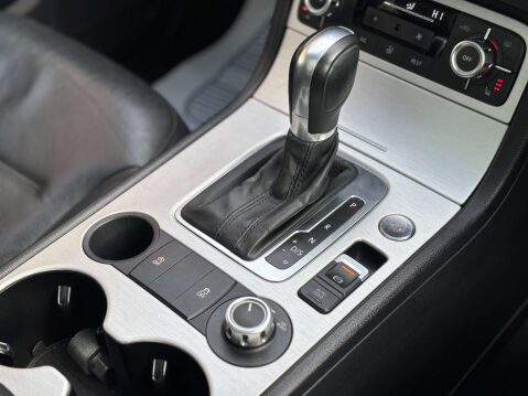 Volkswagen Touareg 3.0 Touareg V6 R-Line TDI BlueMotion Technology Auto 4WD 5dr 52