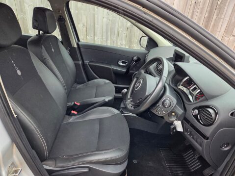 Renault Clio DYNAMIQUE TOMTOM 16V 9
