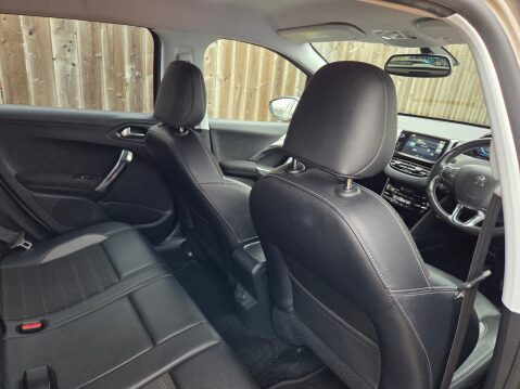 Peugeot 2008 E-HDI ALLURE 18