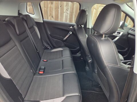 Peugeot 2008 E-HDI ALLURE 17