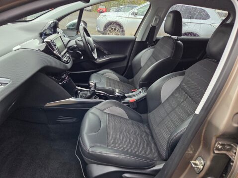 Peugeot 2008 E-HDI ALLURE 26