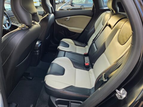 Volvo V40 D2 CROSS COUNTRY LUX 23