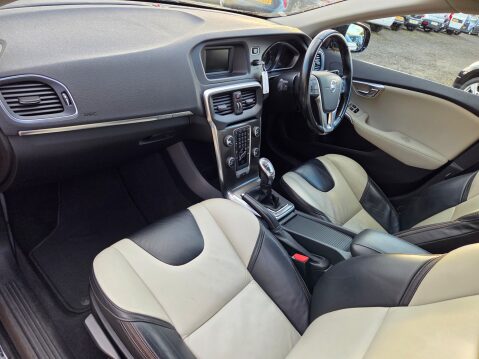 Volvo V40 D2 CROSS COUNTRY LUX 30