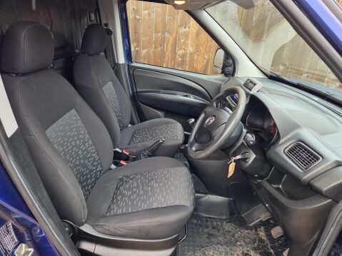 Vauxhall Combo 2000 L1H1 CDTI 9