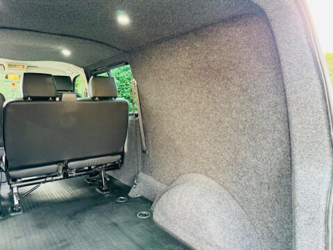 Volkswagen Transporter 2.0 TDI BlueMotion Tech T32 Highline Kombi DSG L1 H1 4dr 64