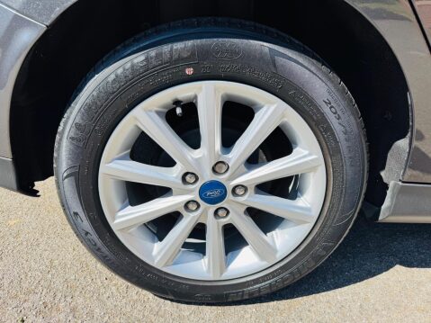 Ford Focus 1.0T EcoBoost Titanium Auto Euro 6 (s/s) 5dr 46