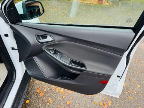 Ford Focus 1.0T EcoBoost Zetec Euro 5 (s/s) 5dr 41