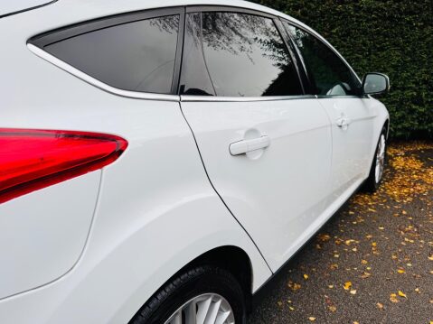 Ford Focus 1.0T EcoBoost Zetec Euro 5 (s/s) 5dr 27