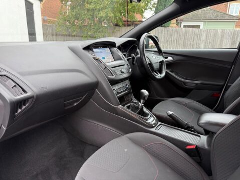Ford Focus 1.0T EcoBoost ST-Line Euro 6 (s/s) 5dr 30