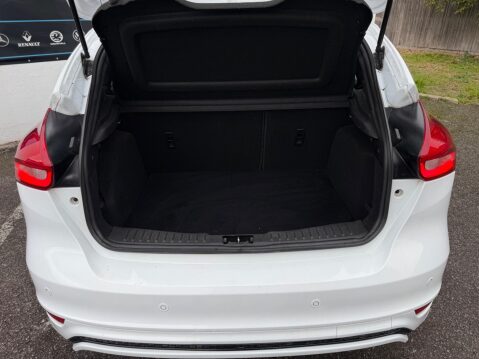 Ford Focus 1.0T EcoBoost ST-Line Euro 6 (s/s) 5dr 27