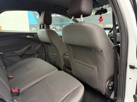 Ford Focus 1.0T EcoBoost ST-Line Euro 6 (s/s) 5dr 25