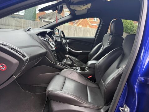 Ford Focus 2.0T EcoBoost ST-3 Euro 5 (s/s) 5dr 23
