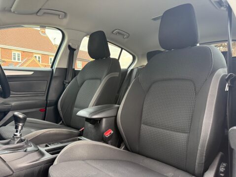 Ford Focus 1.0T EcoBoost Zetec Euro 6 (s/s) 5dr 27