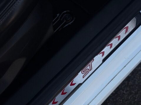 Ford Fiesta 1.6T EcoBoost ST-3 Euro 6 3dr 46