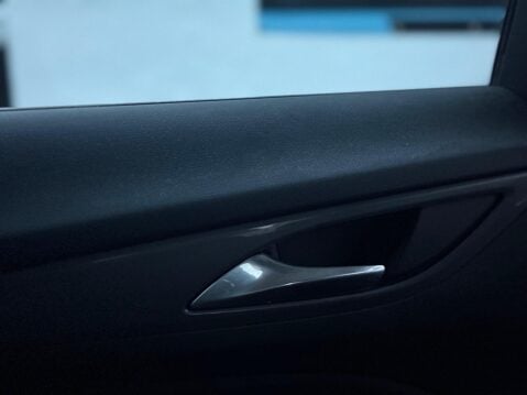 Vauxhall Insignia 1.6 Turbo D BlueInjection Design Grand Sport Euro 6 (s/s) 5dr 32