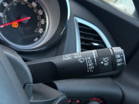 Vauxhall Astra GTC 2.0 CDTi BiTurbo Euro 5 (s/s) 3dr 43