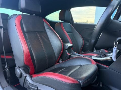 Vauxhall Astra GTC 2.0 CDTi BiTurbo Euro 5 (s/s) 3dr 25