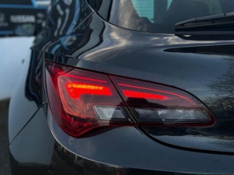 Vauxhall Astra GTC 2.0 CDTi BiTurbo Euro 5 (s/s) 3dr 18