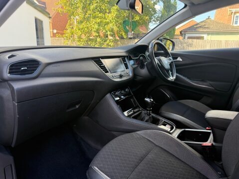 Vauxhall Grandland X 1.2 Turbo Sport Nav Euro 6 (s/s) 5dr 26