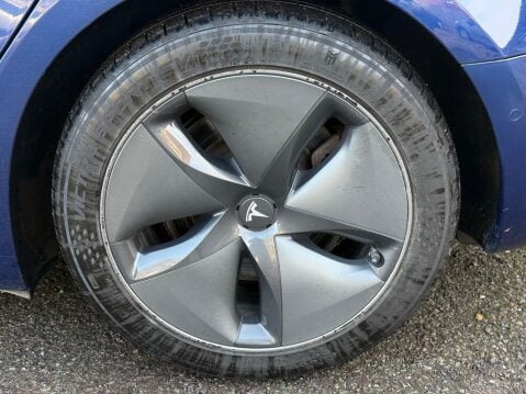 Tesla Model 3 (Dual Motor) Long Range Auto 4WDE 4dr 62