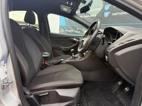 Ford Focus 1.0T EcoBoost ST-Line Euro 6 (s/s) 5dr 41