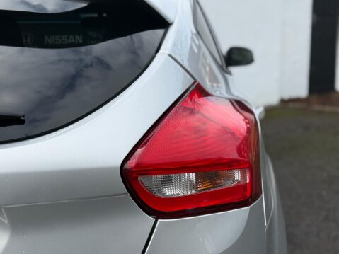 Ford Focus 1.0T EcoBoost ST-Line Euro 6 (s/s) 5dr 27