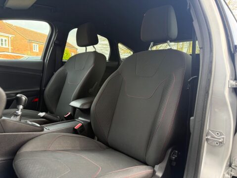 Ford Focus 1.0T EcoBoost ST-Line Euro 6 (s/s) 5dr 51