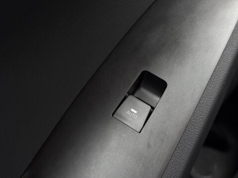 Hyundai IONIQ 38.3kWh Premium SE Auto 5dr 72