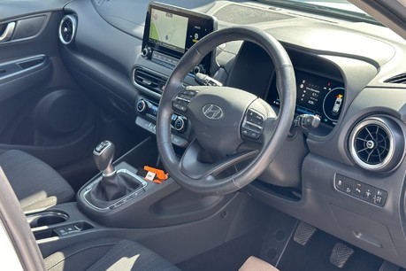 Hyundai KONA T-GDI PREMIUM MHEV 17