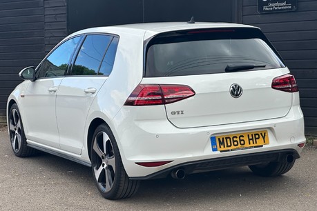 Volkswagen Golf GTI DSG 2