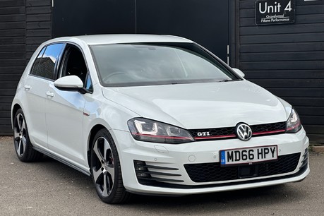 Volkswagen Golf GTI DSG 12