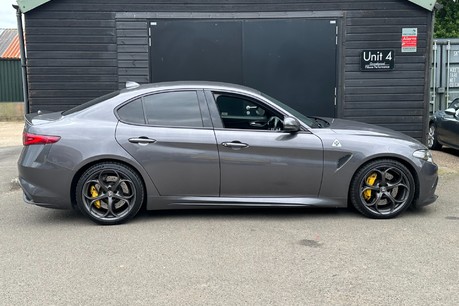 Alfa Romeo Giulia V6 BITURBO QUADRIFOGLIO 12